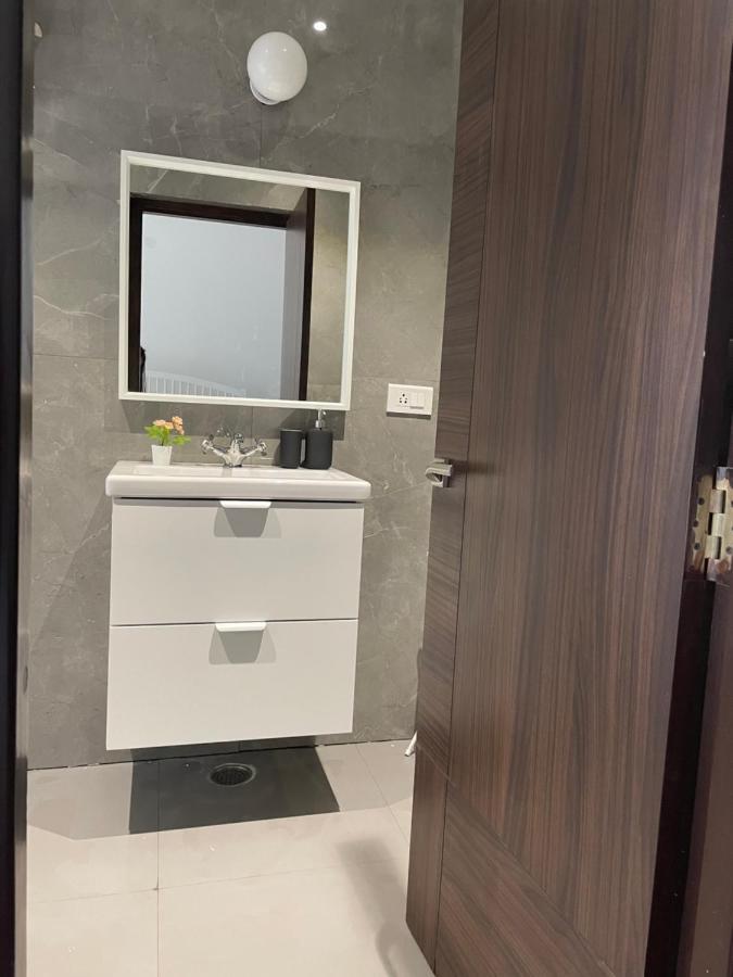 Bridge Serviced Apartment in Banjara Hills Hyderabad Bagian luar foto