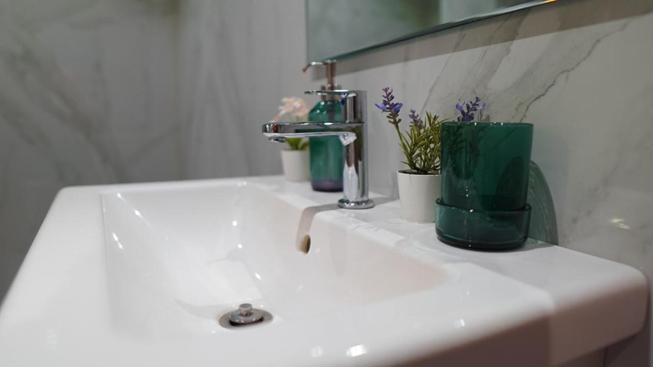 Bridge Serviced Apartment in Banjara Hills Hyderabad Bagian luar foto